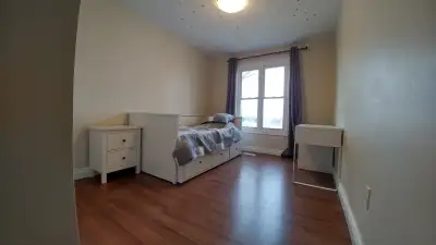 Furnished Room for Rent in Quiet home in Whitby Near GO 401 OPG