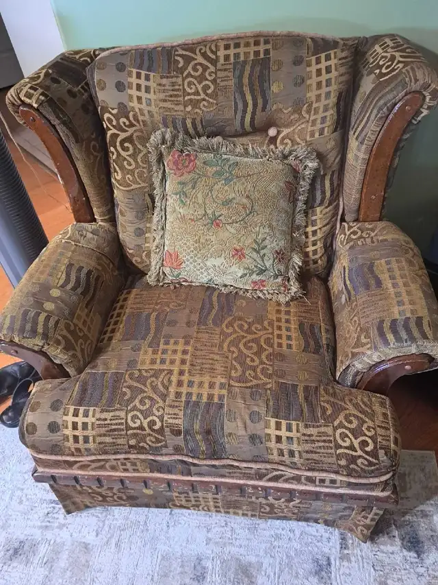 Living Room Furniture Set in Multi-item in City of Halifax - Image 3