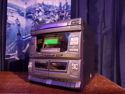Comme sur les images : Radio AM/FM Stéréo amplifié pour 2 enceintes de qualité Koss modèle HH977G sa...