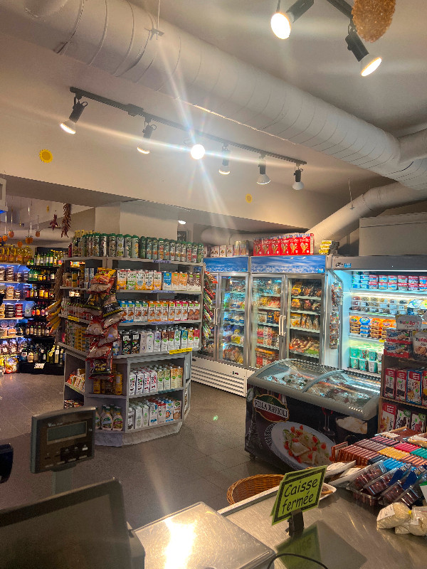 Grocery store cashier dans Vente et vente au détail  à Ville de Montréal