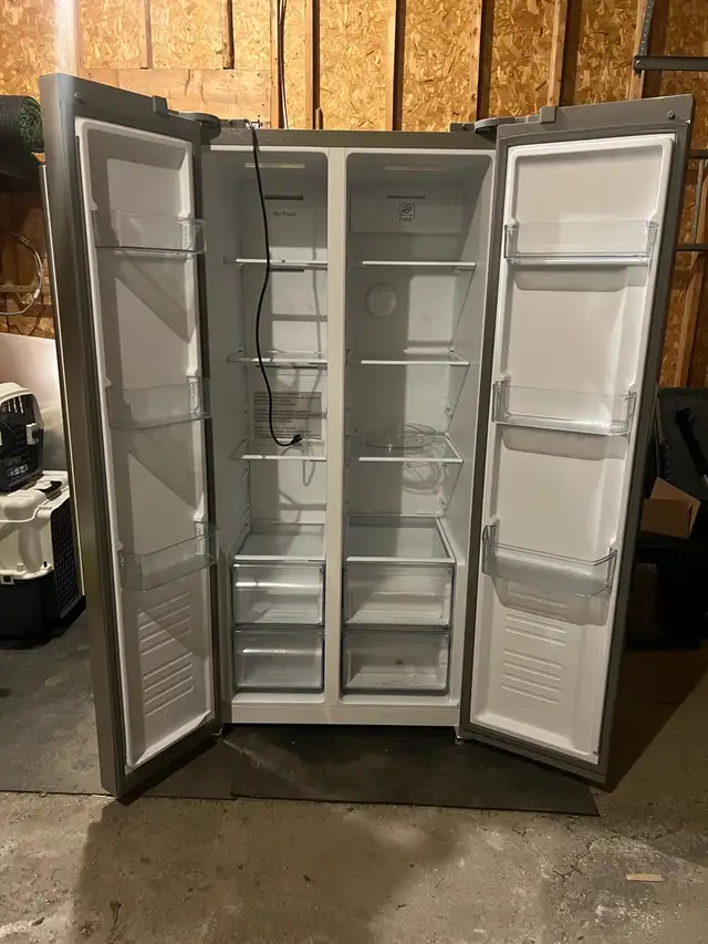 Refrigerator LIKE NEW!63234861290241121