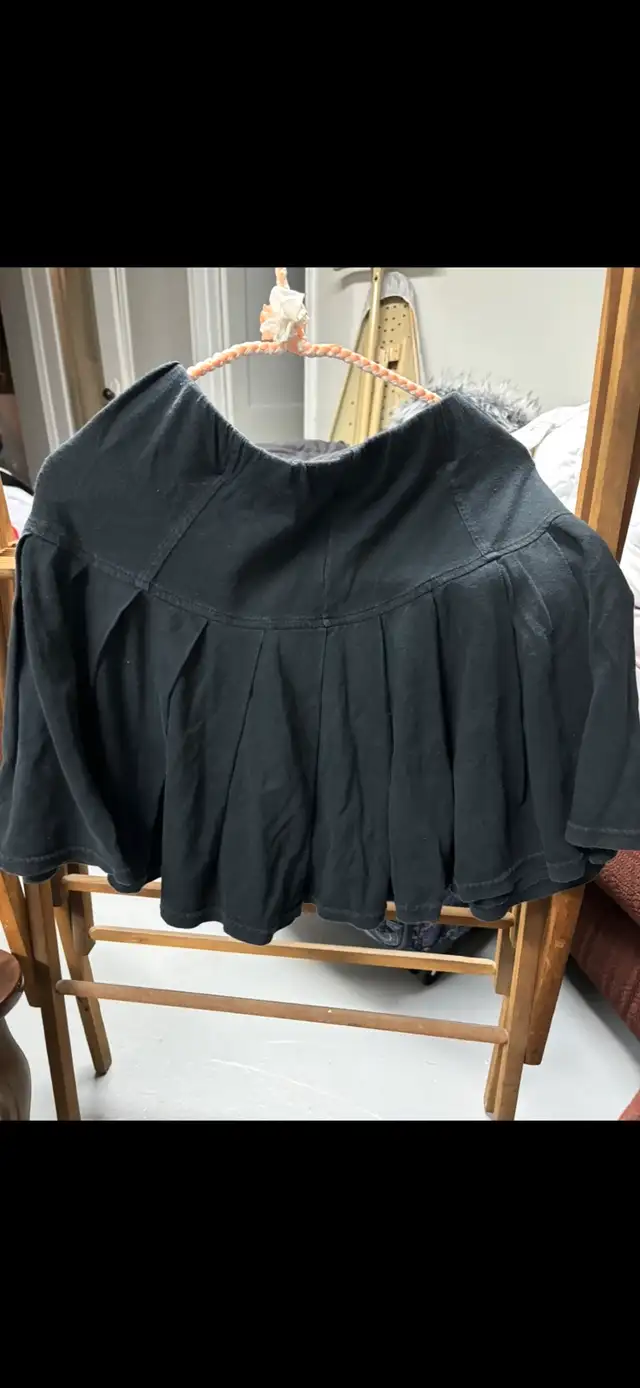 Women’s  Skirt- Size Medium62864364956161121
