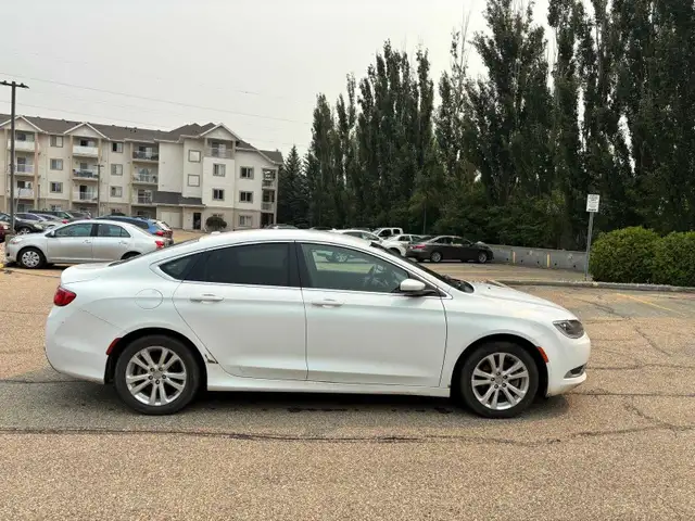 2015 Chrysler 200523046147295825923