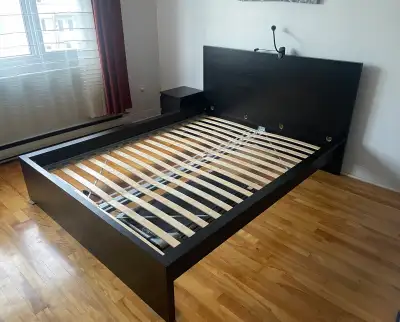  lit (IKEA) grand 2 place + table de chevet, View more