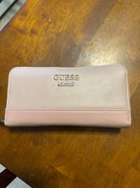 Light pink guess wallet 10$ obo 