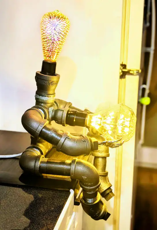 Lampe artisanale de type industrielle, parfait pour amateur de in Indoor Lighting & Fans in Granby - Image 4