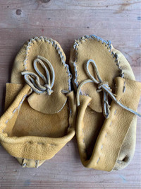 Handmade deer hide moccasin slippers size 10 mens