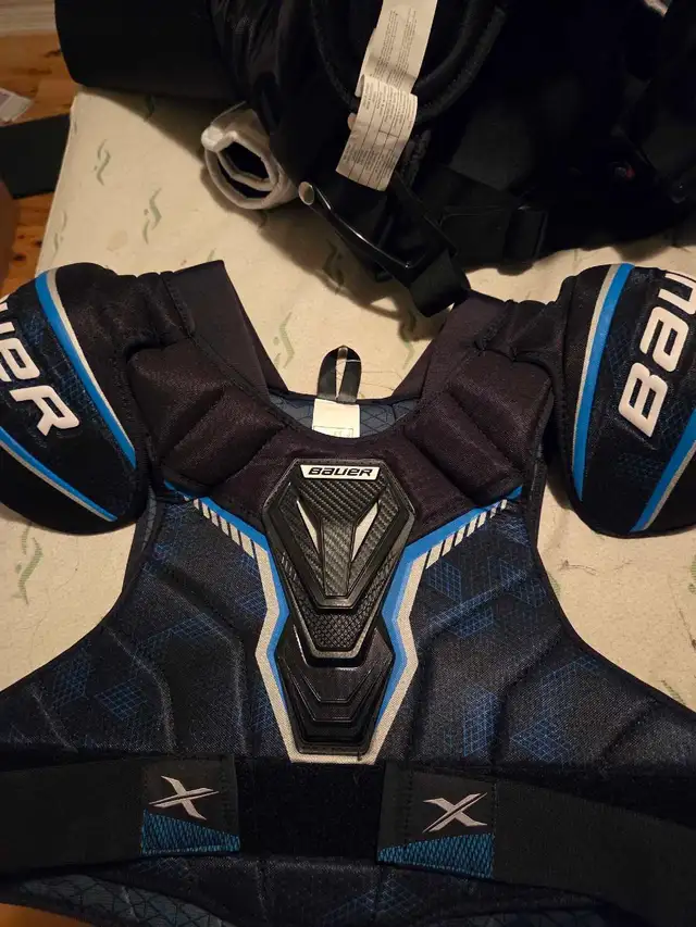 Senior Hockey Equipment in Hockey in Napanee - Image 2