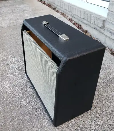 Brand new, never used 1x12 combo cabinet for Princeton Reverb chassis. Cabinet is unloaded (No speak...