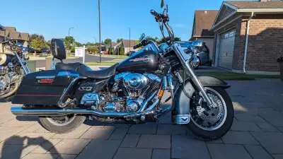2005 Road King. Nice bike with lots of extras. Also comes with windshield. Located in Aylmer Ontario...