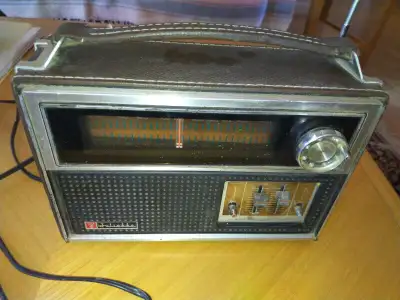 Vintage AM/FM Radio - Juliette, FPR-1282, Dual Power, View more