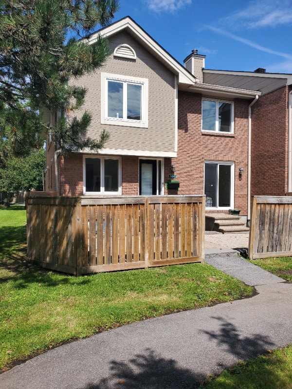 "RARE" ENDUNIT 3+1 BEDROOMS TOWNHOUSE OPEN HOUSE SAT/SUNDAY Houses