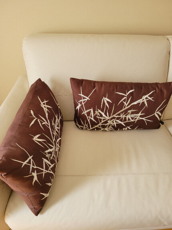 Chic cushions for your sofa! dans Sofas et futons  à Ville de Montréal - Image 2