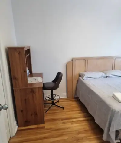 Student Looking for a Room to Rent – Near Ontario Tech University, Oshawa Hi, I'm looking for a room...