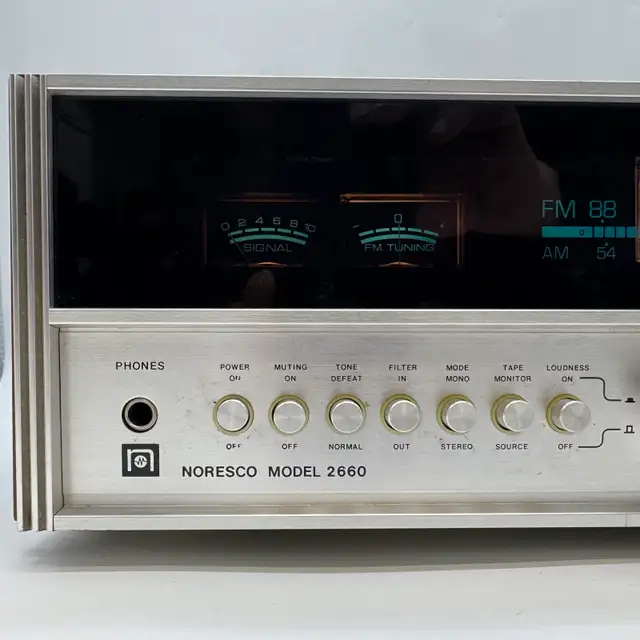 Vintage 1970s Noresco 2660 Stereo Receiver AM/FM Japan  in Stereo Systems & Home Theatre in City of Toronto - Image 3