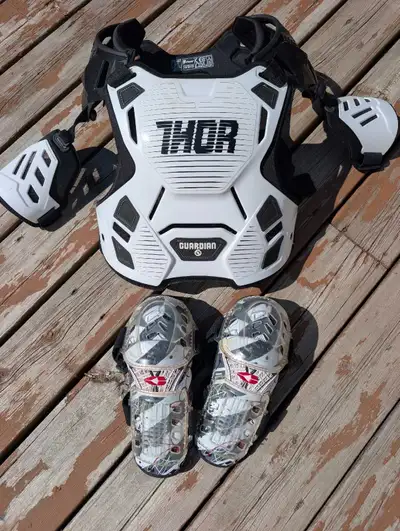Men's Medium/Large chest/ back protector and elbow pads