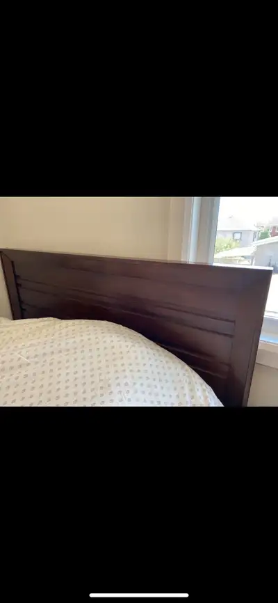 Create and Barrel Solid wood Queen Bedroom Set in good condition. Headboard, Foot board, Side boards...