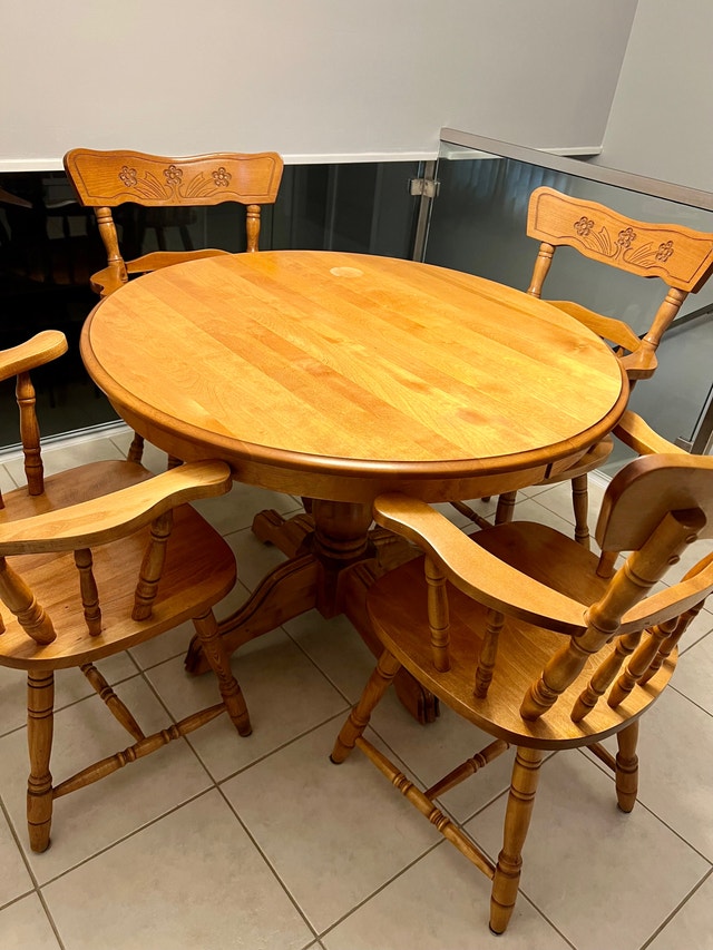 Real Wood Round Extendable Breakfast Table Set w/ 5 chairs Dining
