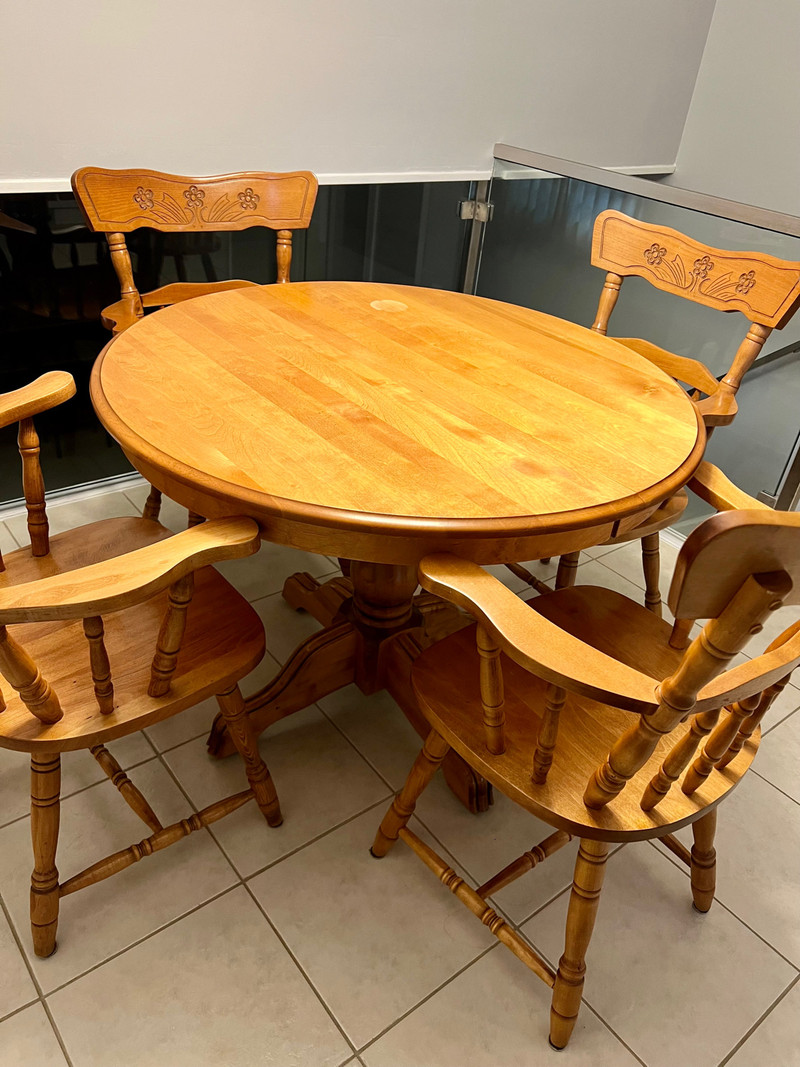 Real Wood Round Extendable Breakfast Table Set w/ 5 chairs Dining Tables & Sets Mississauga