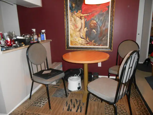Table/chair/EgyptStatuBike$75mustTakeAll4 samsung9-14/iphone9-13 in Cell Phones in Ottawa - Image 2