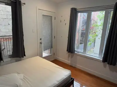 PLATEAU MONT ROYAL 4 CHAMBRES MEUBLÉ 15 JUILLET AU 30 AOUT