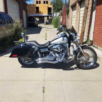 7218 Miles Replaced battery May 2024, original Harley. Replaced both tires May 2025, driven 10km sin...