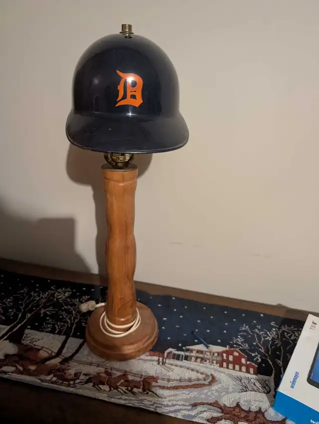 Tigers Lamp in Indoor Lighting & Fans in Leamington - Image 2