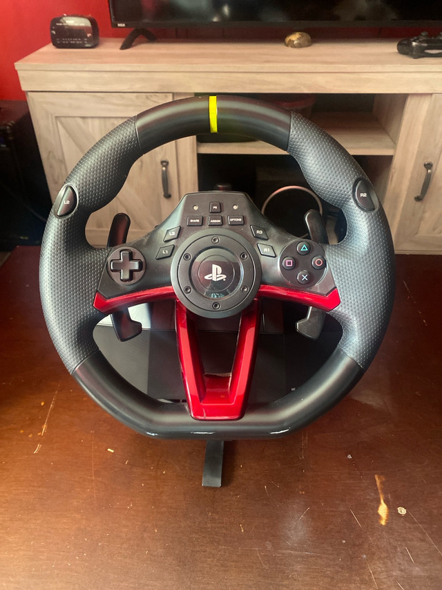 PS4 and Pc/ Hori wireless race wheel in Sony Playstation 4 in London