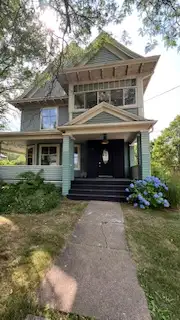 6 bedroom house for rent in Wolfville, newly renovated, nice private deck, 3.5 bathrooms, parking an...