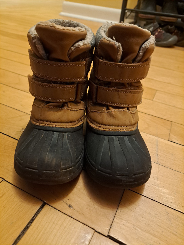 Size 8 Thinsulate Winter Boots in Clothing - 18-24 Months in Moncton