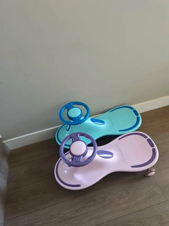 kid swing cars in Kids in Delta/Surrey/Langley - Image 3