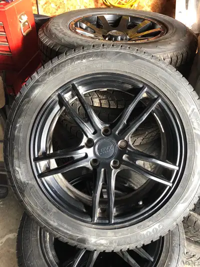 Set of four 215/55/17 good years on rims with tire sensor. Used one season on a 2023 Nissan kicks.
