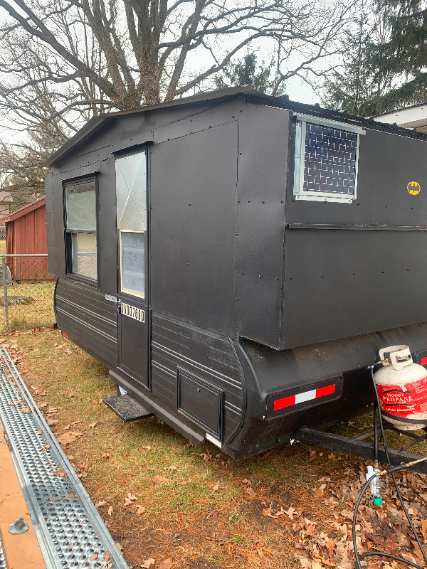 Fish Hut Ice Shack in Fishing, Camping & Outdoors in Markham / York Region - Image 2