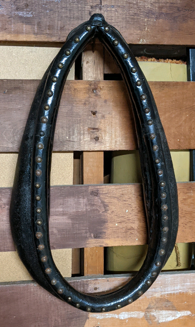 Horse collar for sale. Cash only sale. No pay pal or shipping. for local pick up only.