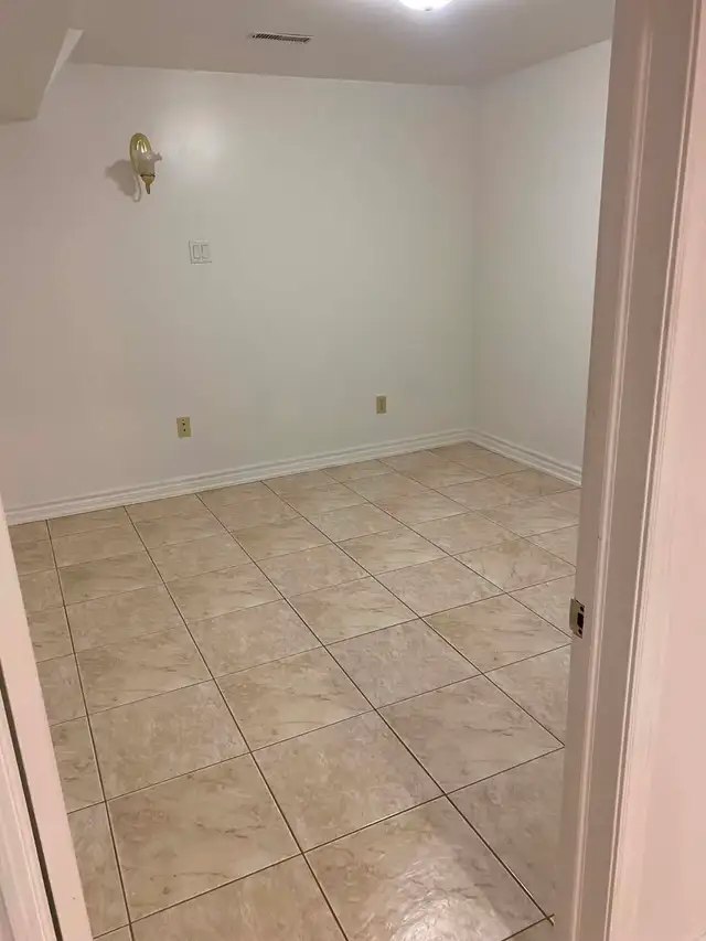 Basement room sharing for rent in Room Rentals & Roommates in City of Toronto - Image 6