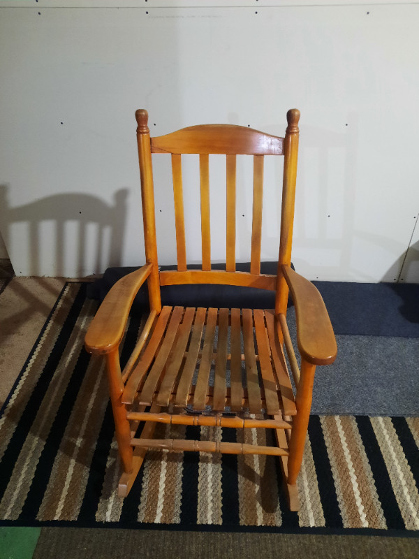 Chaise berçante en bois dans Chaises, Fauteuils inclinables  à Thetford Mines