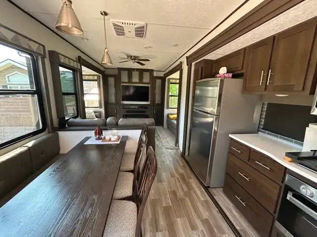 Beautifully Maintained Seasonal Trailer. in Houses for Sale in Kitchener / Waterloo - Image 3