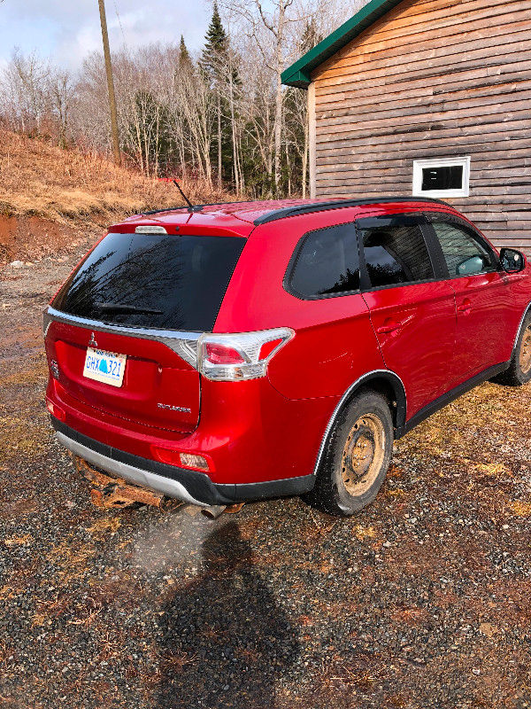 2015 Mitsubishi outlander in Cars & Trucks in Cape Breton - Image 3