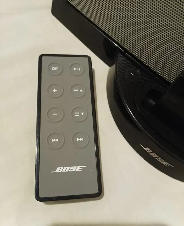 BOSE SOUNDLINK with BLUETOOTH 5.1 connection. Just Plug N Play in Stereo Systems & Home Theatre in Mississauga / Peel Region - Image 10