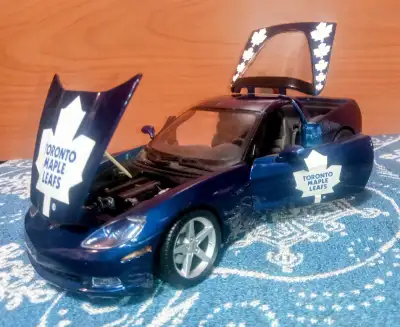 1:18 Diecast Maisto NHL 2005 Chevrolet Corvette Coupe Toronto Maple Leafs Top Dog Collectibles Blue...
