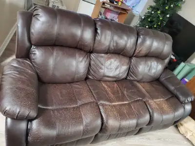 Old but nice and clean recline leather sofa Easy to move not heavy and you can take it apart