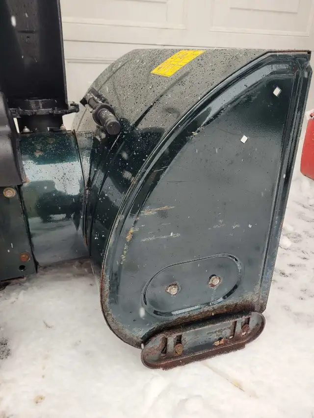 Yardworks 30" snowblower in Snowblowers in Kitchener / Waterloo - Image 5