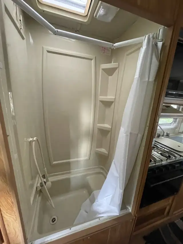 Four Winds Motorhome  in RVs & Motorhomes in Nelson - Image 6