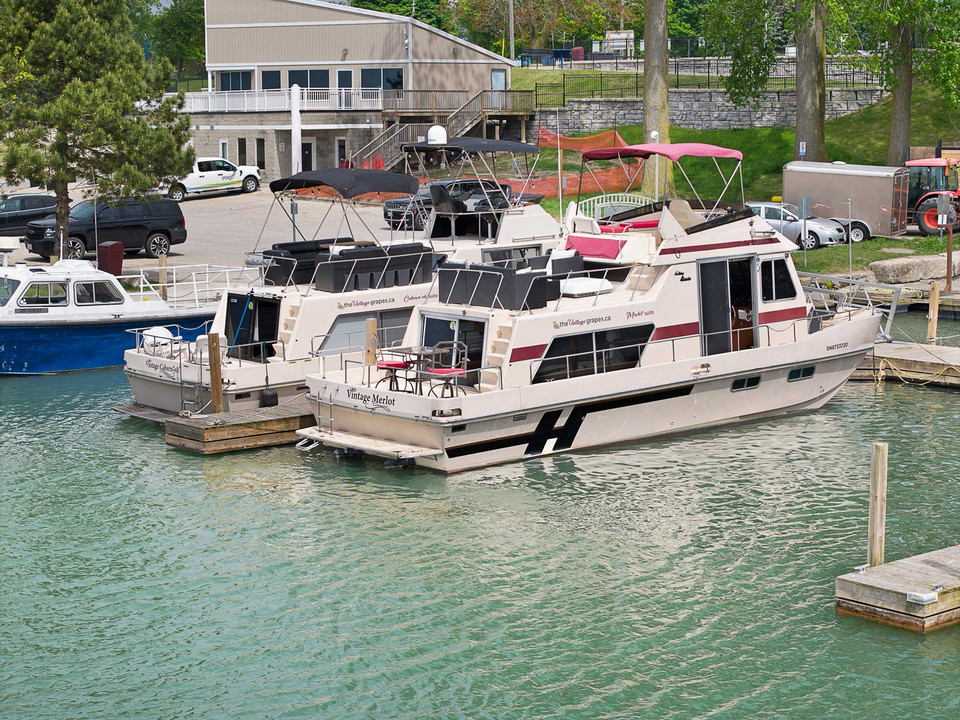 Airbnb House Boats Business Investment ️  in Houses for Sale in Leamington