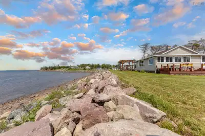 10 Ceilidh Lane, Brule A rare find! Nestled on the serene shores of Brule, with direct waterfront on...