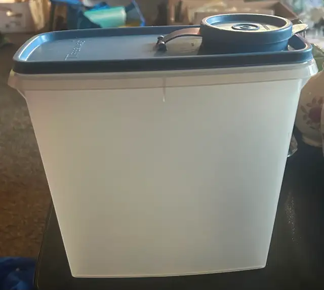 Tupperware Cereal Keeper Container
