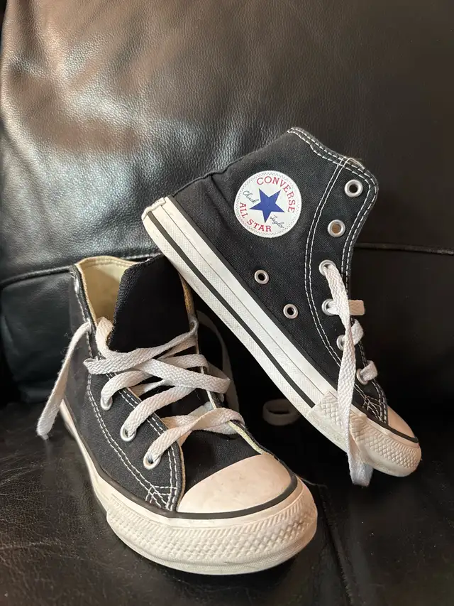 Converse high top kids shoes size 1 in Kids & Youth in Longueuil / South Shore - Image 2
