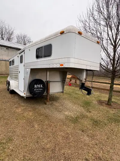 Excellent condition, used sparingly XL dressing room Drop down windows on head side with bars, sling...