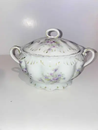 In good condition, no chips, cracks or crazing but there is some wear of the gold. Still so beautifu...