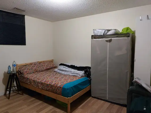 Brentwood Nice Furnished Bedroom Close to U of C and C-Train in Room Rentals & Roommates in Calgary - Image 7